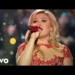 Kelly Clarkson - Underneath the Tree