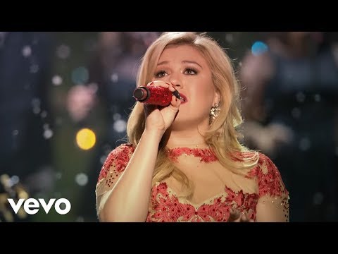 Kelly Clarkson – Underneath the Tree